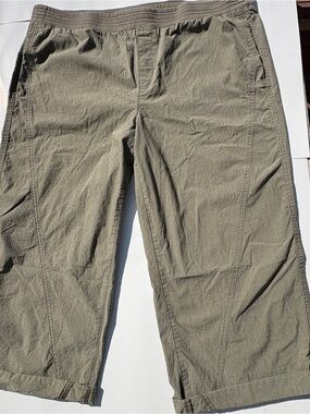 Chico’s Olive Capri Pants Cotton/Poly/Spandex 18 (Chico’s 3.5) Pull on Cuff Hem